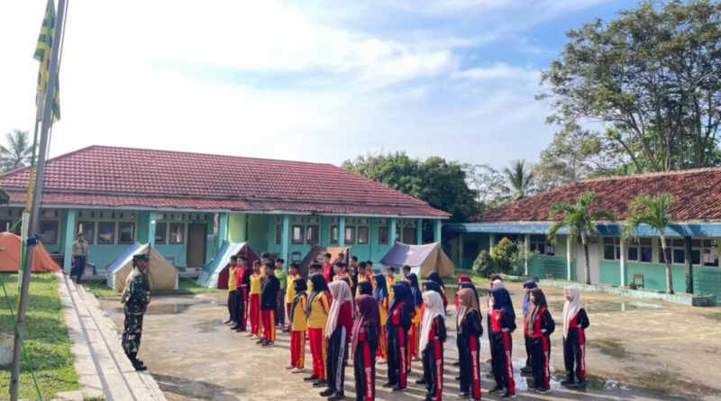 Bukan Barak Militer, Sekolah ini Pilih Kemah untuk Bentuk Karakter Siswanya
